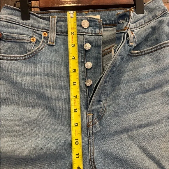 Levi's Ribcage Straight Leg Button Fly High Rise 24W Great Condition! - Picture 7 of 13
